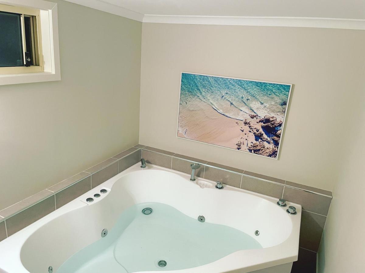 Churchill'S B&B Twin Spa Getaway Studio Swansea Exterior photo