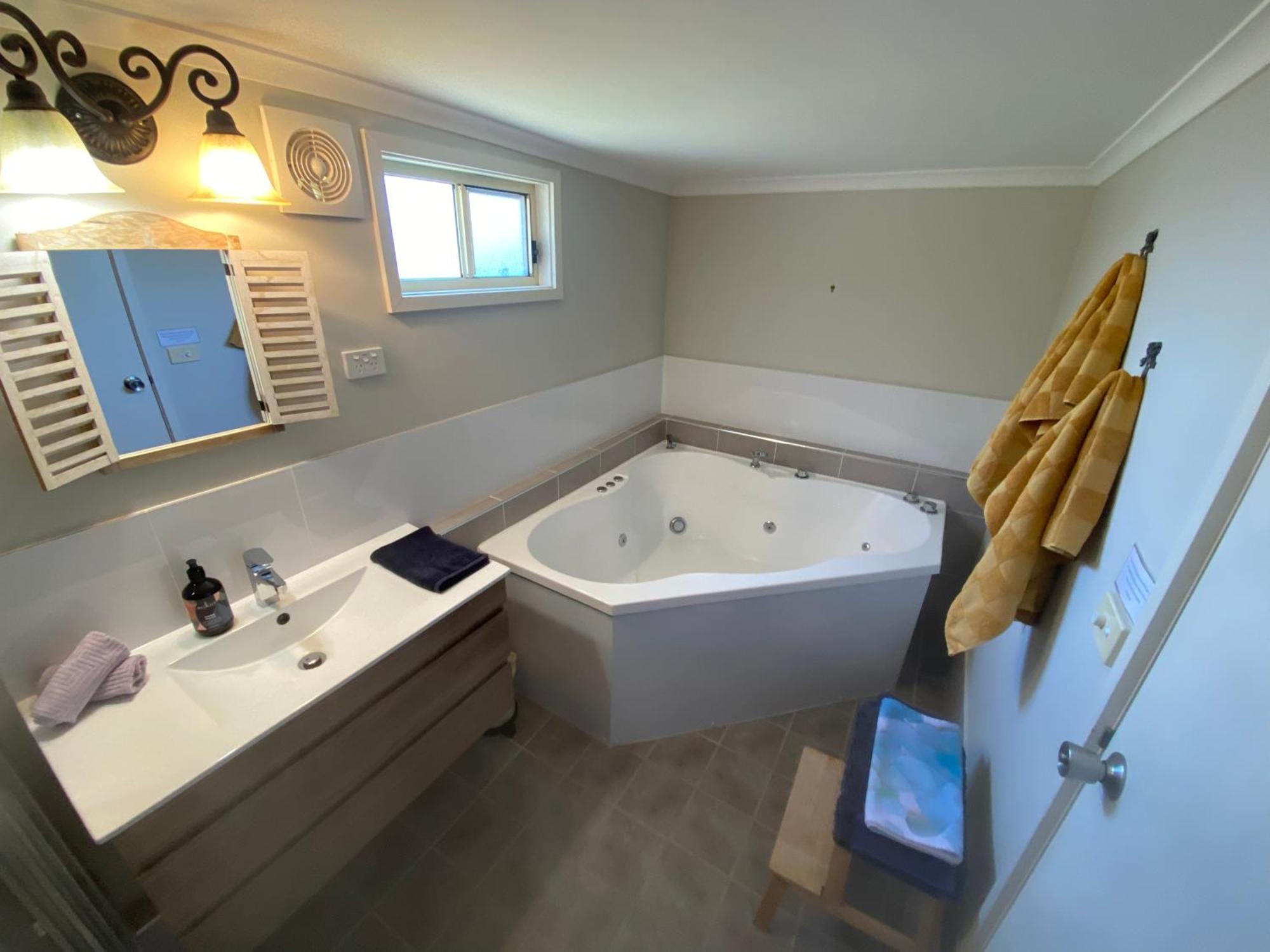 Churchill'S B&B Twin Spa Getaway Studio Swansea Exterior photo
