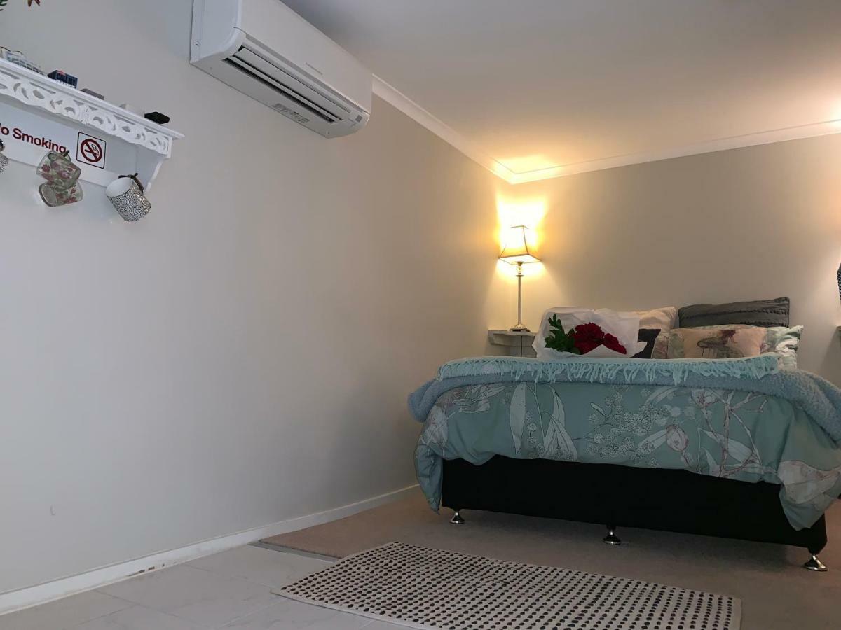 Churchill'S B&B Twin Spa Getaway Studio Swansea Exterior photo