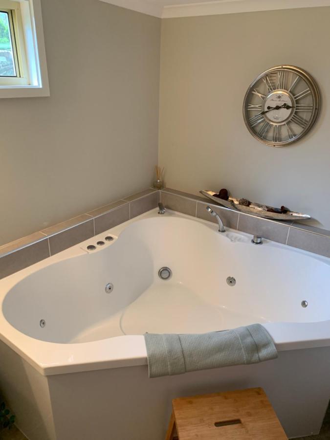 Churchill'S B&B Twin Spa Getaway Studio Swansea Exterior photo
